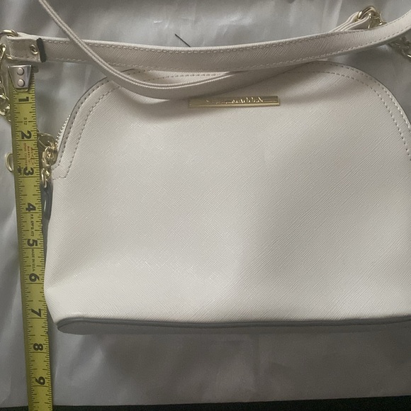 Pre owned Steve Madden white with gold accents crossbody/shoulder bag. - Picture 8 of 8